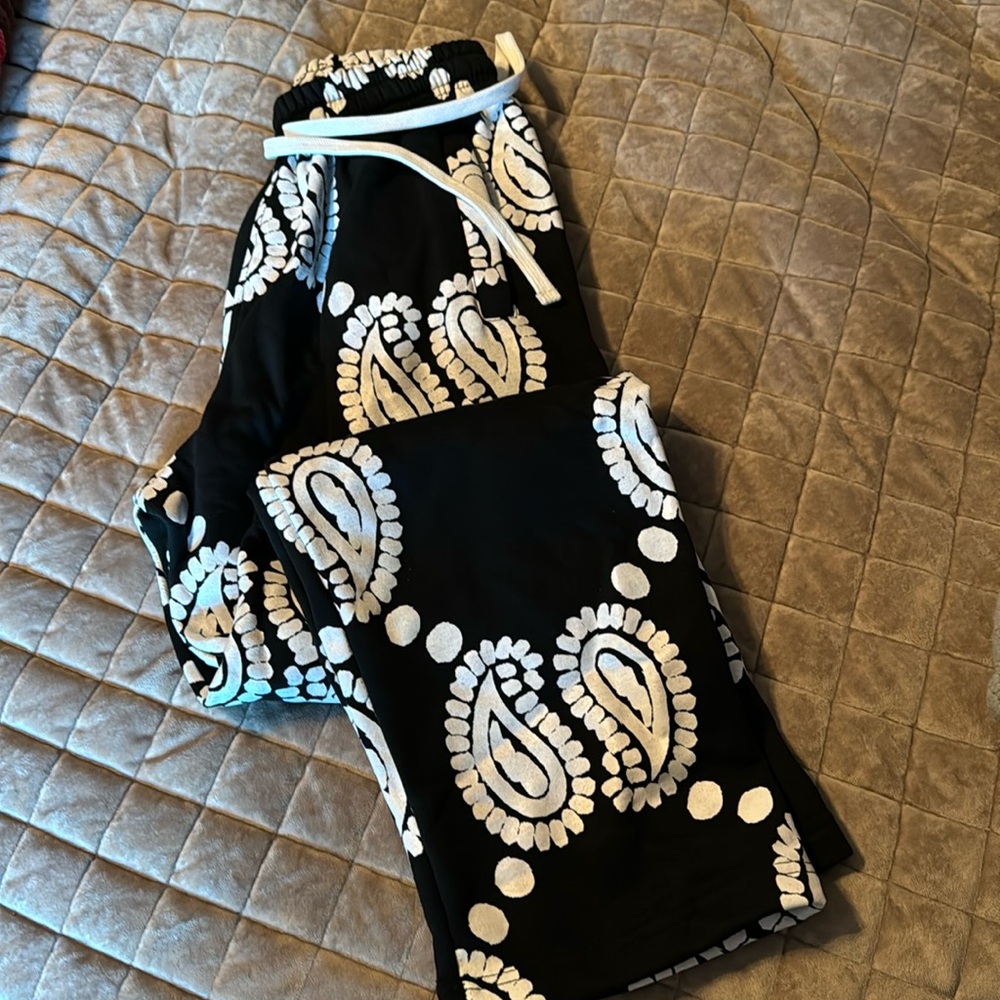 Collect + select paisley sweat pants black/ white